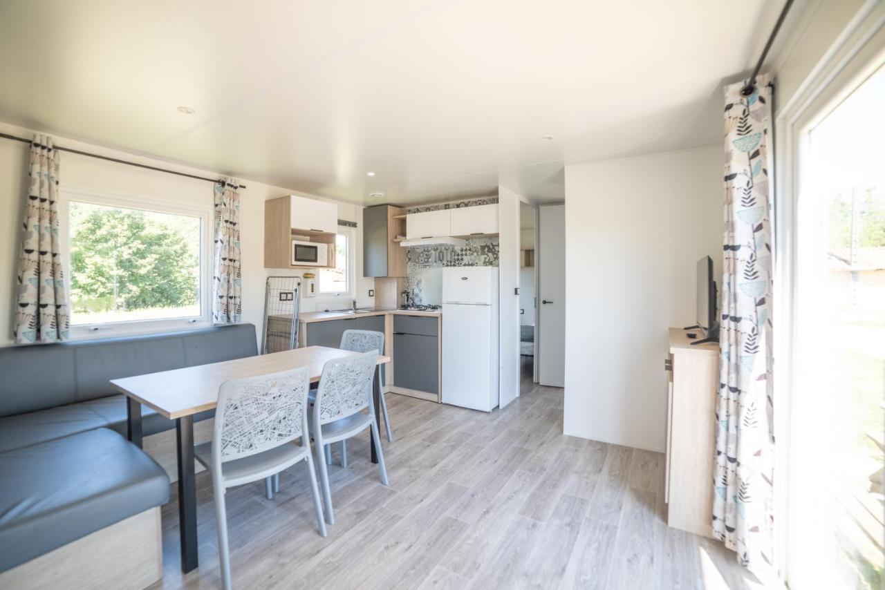Camping Du Sevron Saint-Etienne-du-Bois  Eksteriør billede