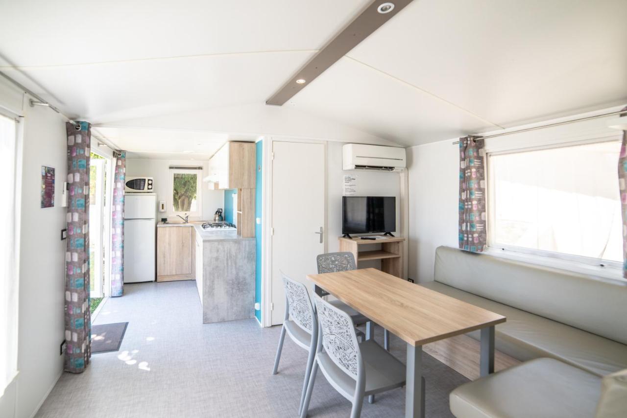 Camping Du Sevron Saint-Etienne-du-Bois  Eksteriør billede