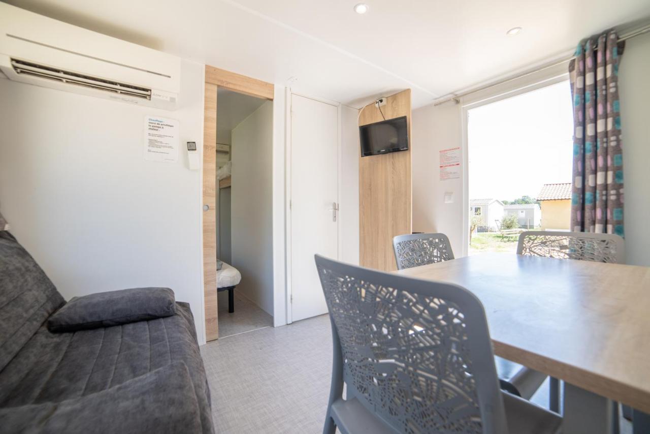 Camping Du Sevron Saint-Etienne-du-Bois  Eksteriør billede