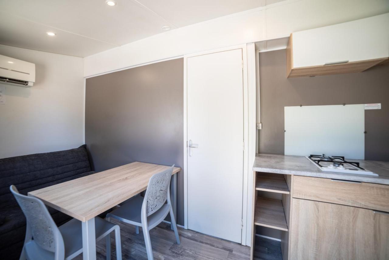 Camping Du Sevron Saint-Etienne-du-Bois  Eksteriør billede
