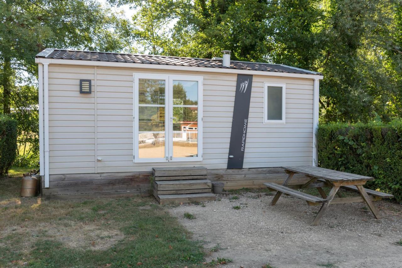 Camping Du Sevron Saint-Etienne-du-Bois  Eksteriør billede