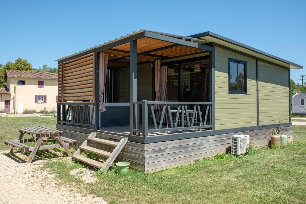 Camping Du Sevron Saint-Etienne-du-Bois  Eksteriør billede