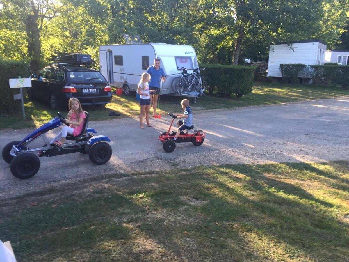 Camping Du Sevron Saint-Etienne-du-Bois  Eksteriør billede